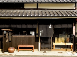 Kyoto private guided tour , Kintsugi is a restoration technique using lacquer